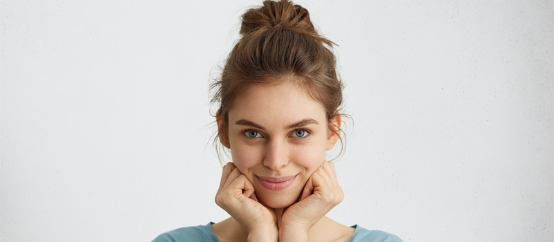 Hairstyles for Eyes too Close Together